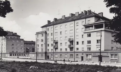 D057 Obytný soubor s mateřskou školou a dnešním divadlem Polárka